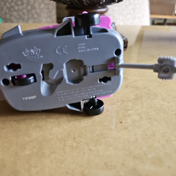 PAW‎ Patrol Skye’s Rescue Jet with Extendable Wings Play Vehicle & Skye Kid Toy - Picture 10 of 10